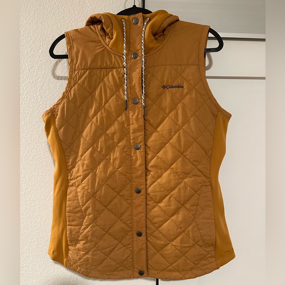 Quilted burnt orange Columbia Sportswear insulating vest